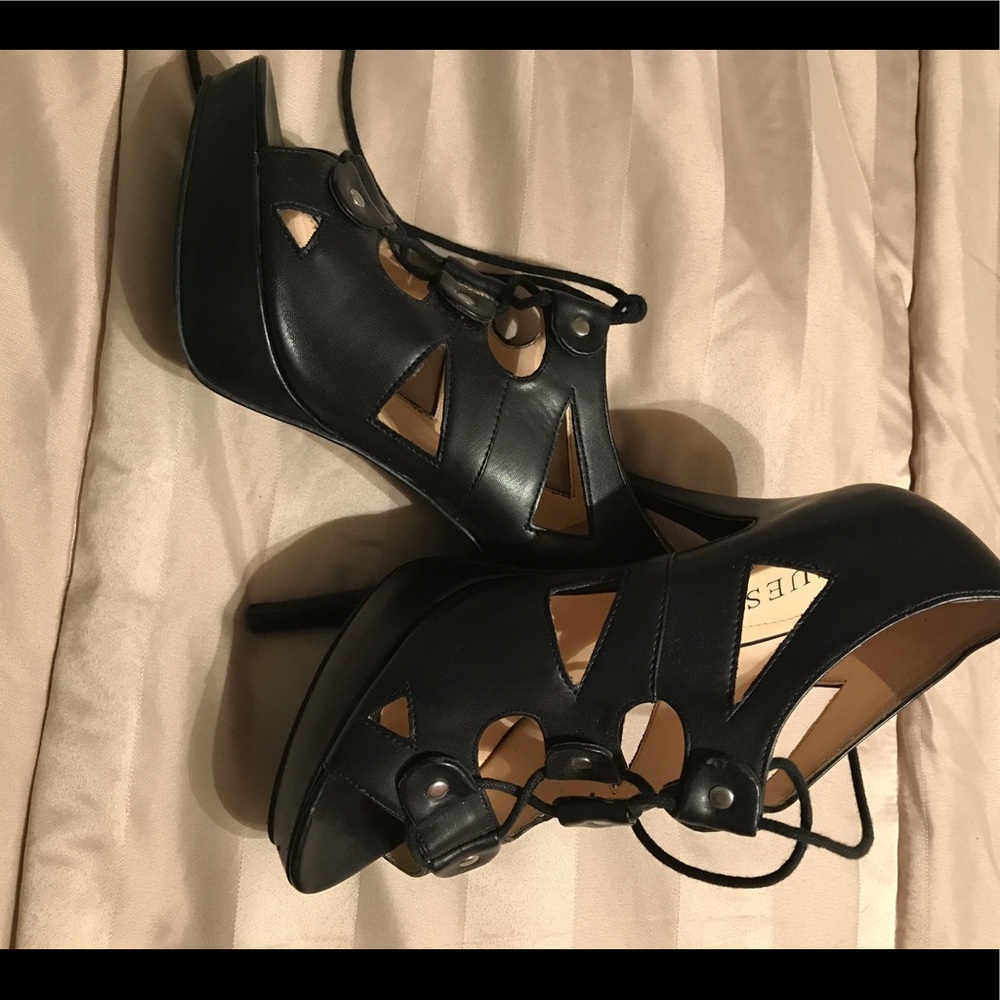 Guess lace up heels 🖤